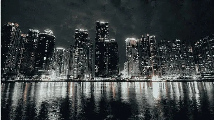PGONE几把多大 - 城市之光：霓虹背后的人间烟火